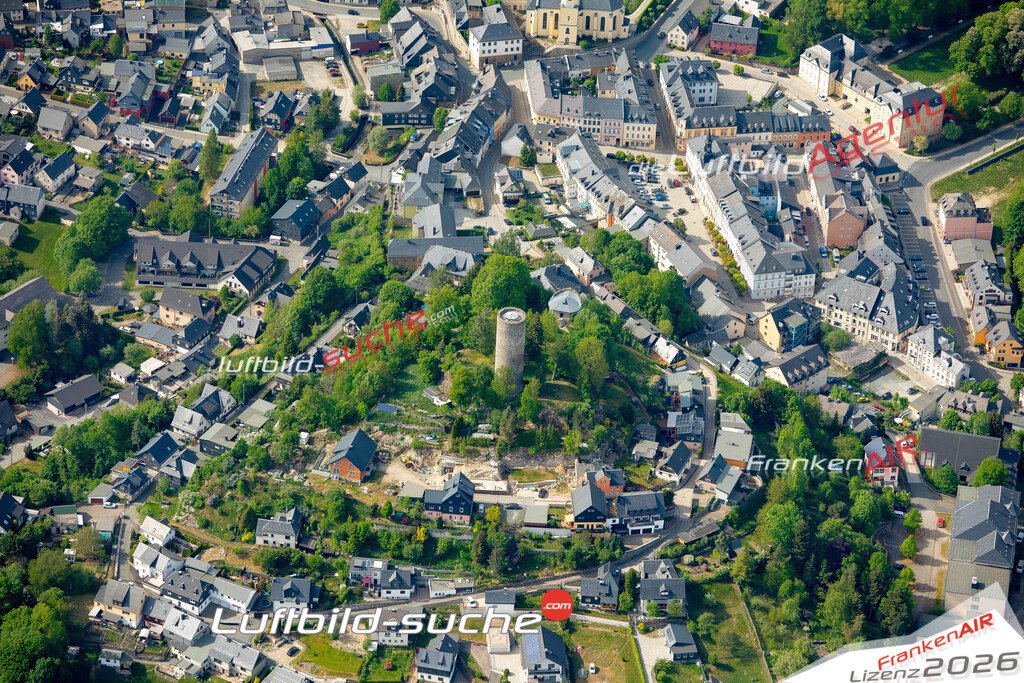 Das Luftbild der Stadt Bad Lobenstein wurde 2022 vom Flugzeug heraus erstellt (keine Drohnen-Aufnahmen) Aufnahmehöhe ca.450 Meter- hohe Bildauflösung und Druck-Qualität. Garantiert!