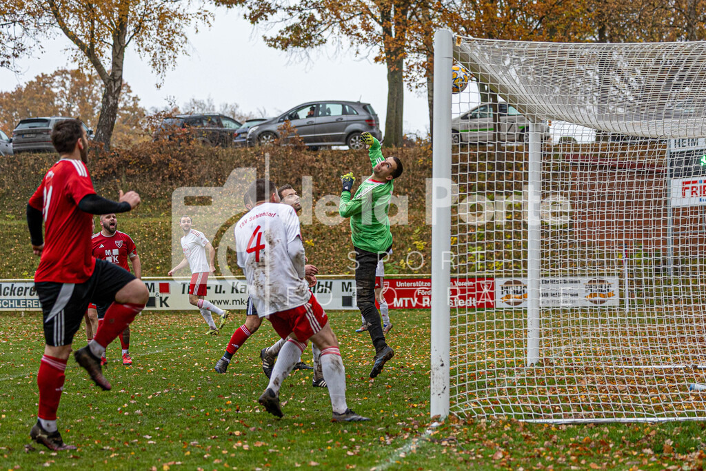 Suhlendorf - Wiechel-Kramüller (TW_ kassiert Tor_ das aber nicht zählt) vs Römstedt II 091125 dlP | immodelaporte-sportfotos - Realisiert mit Pictrs.com