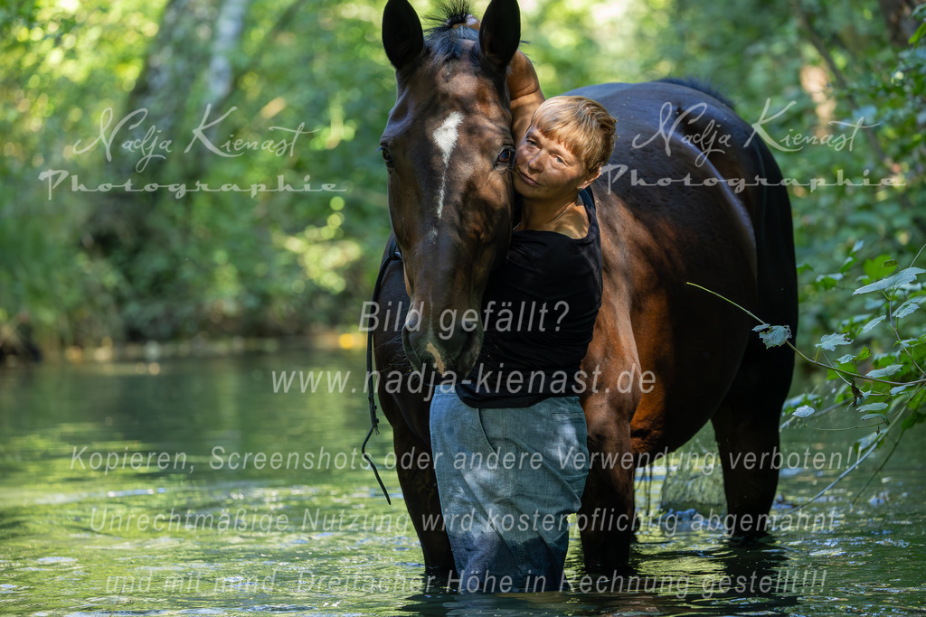 Auswahl_Photographie_Nadja_Kienast__IE_8455-Verbessert-RR | Ich biete Ihnen einzigartige und individuelle Fotoshootings mit Ihren Tieren.
In individuellen Coachings lernen Sie, wie sie von Ihrem Pferd, Ihrer Katze, Ihrem Hund oder einfach Ihrem persönlichen Lieblingstier eindrucksvolle Fotos machen können.