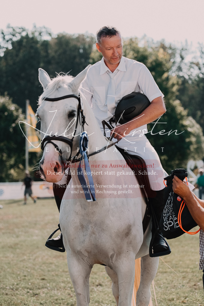DSC_4920 | Pferde- und Turnierfotografie in Westsachsen. Pferdeportraits, Auftragszeichnungen und intuitive Kunst.