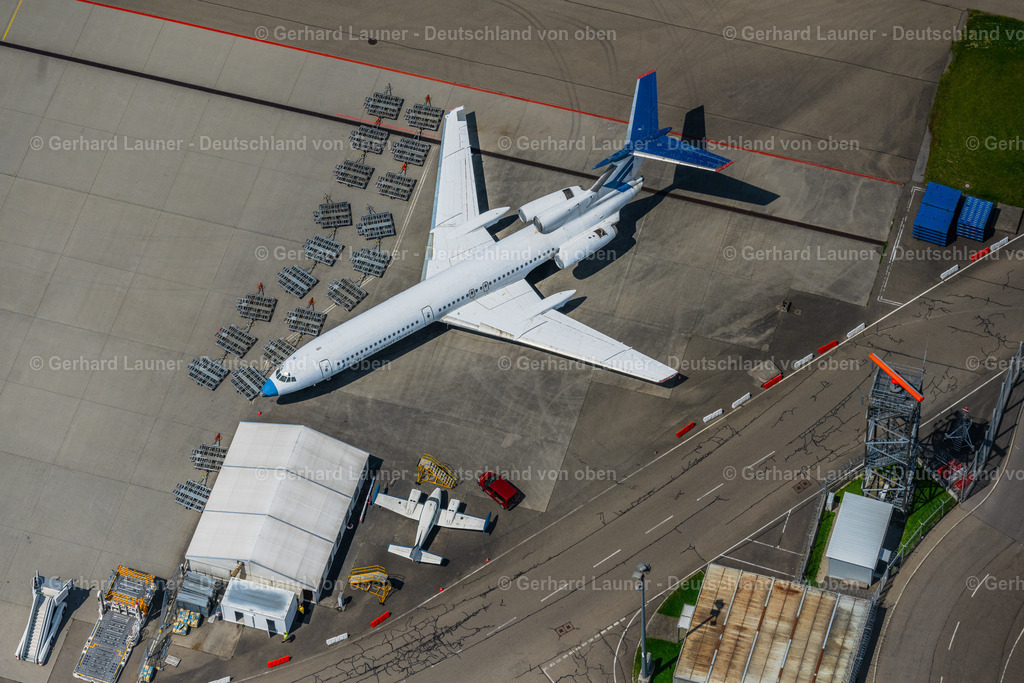 4046607 | LEINFELDEN-ECHTERDINGEN 19.07.2021 Passagierflugzeug eines selten gewordenen Businessjets - Geschäftsfliegers D-AFSG mit Triebwerken seitlich am Heck auf der Parkposition - Abstellfläche auf dem Flughafen Stuttgart Leinfelden-Echterdingen im Bundesland Baden-Württemberg, Deutschland. Weiterführende Informationen bei: Flughafen Stuttgart GmbH. // Passenger airplane eof a business jet that has become rare - business aircraft D-AFSG with engines on the side of the rear in parking position - parking area at the airport Stuttgart in Leinfelden-Echterdingen in the state Baden-Wuerttemberg, Germany. Further information at: Flughafen Stuttgart GmbH. Foto: Gerhard Launer