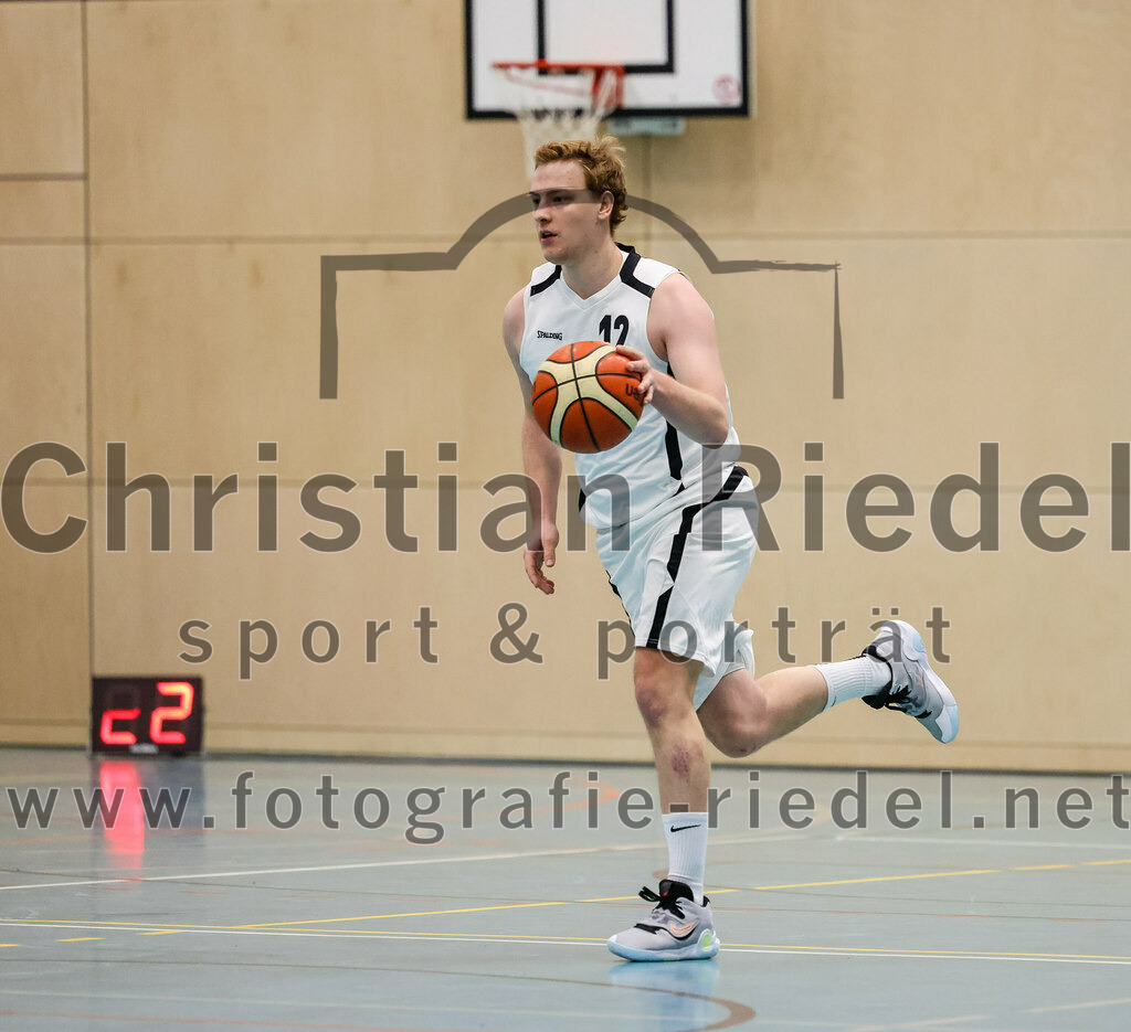 2022-12-03_048_TSV_Vaterstetten_gegen_TG_Landshut | Vaterstetten, Deutschland, 03.12.2022:
Basketball, Bayernliga Herren Südost 2022 / 2023, 7. Spieltag, TSV Vaterstetten gegen TG Landshut, Endergebnis: 71:78

Alain Gales (TSV Vaterstetten, #12)

Foto: Christian Riedel / fotografie-riedel.net