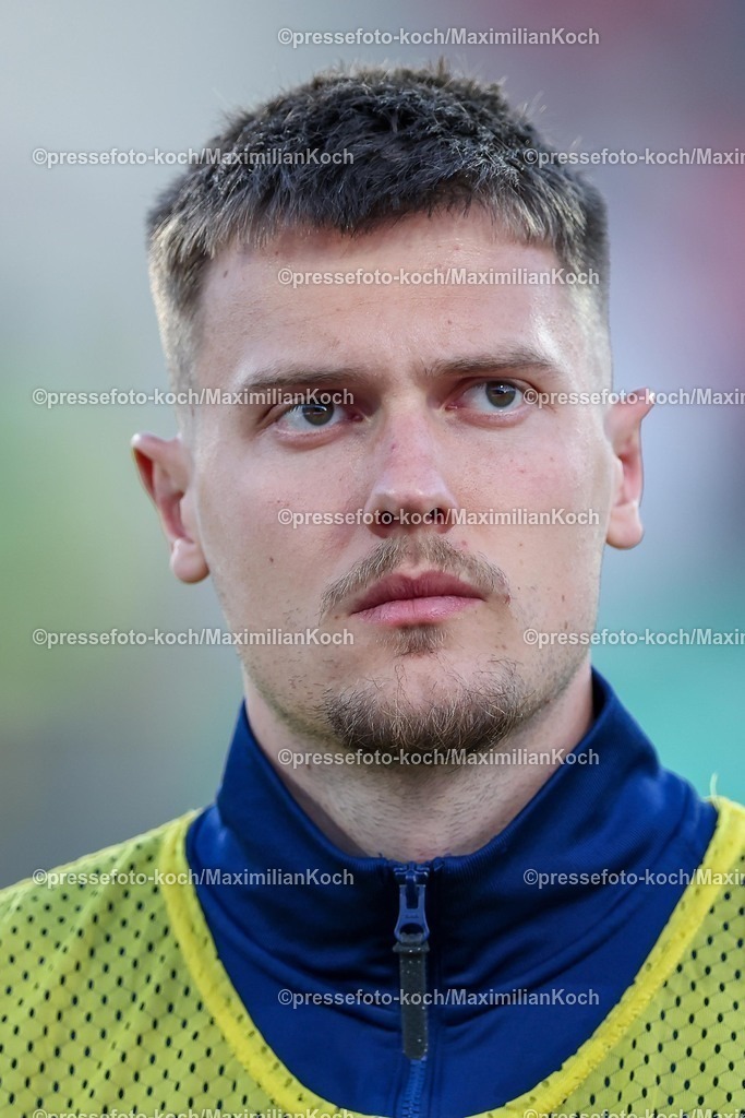 SCP09052502330 | 09.05.2025, Fußball, Preußen Münster - Hertha BSC, 2. Fußball Bundesliga, 33. Spieltag, Preußenstadion, Saison 2024 2025: Jonjoe Kenny (Hertha BSC #16) DFB regulations prohibit any use of photographs as image sequences and or quasi-video.