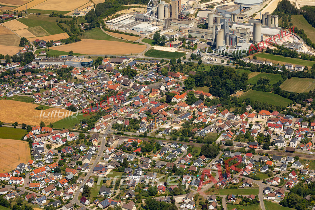 Aktuelles Luftbild von  Allmendingen - Die Luftaufnahme wurde 2022 mittels UL-Flugzeug erstellt ( keine Drohne ) - hochauflösende Kamera-Systeme von  Canon -Beste Qualität - Für grossformatige Ausdrucke geeignet. Die Geschenkidee !