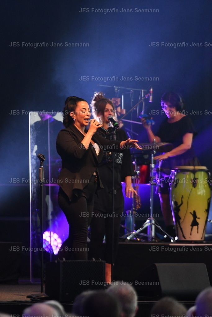 2026_Deborah Lee und the news_One Moment time Whitney Houston__0126 | Fotograf Jens Seemann - Realisiert mit Pictrs.com