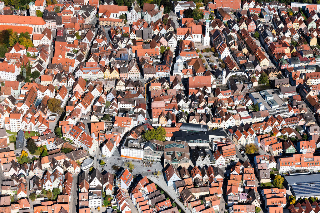 dr__0038510.jpg | MEMMINGEN 11.10.2019 Altstadtbereich und Innenstadtzentrum in Memmingen im Bundesland Bayern, Deutschland. // Old Town area and city center in Memmingen in the state Bavaria, Germany. Foto: Daniel Reiter