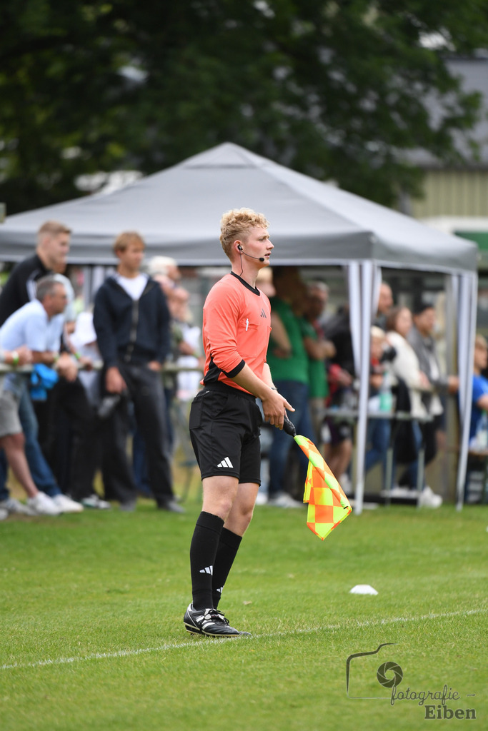Sport-Duwe Cup | Sport-Duwe Cup Oldenburg; SSV Jeddenloh (weiß)-VFB Oldenburg (blau) am 05.07.2025 in Oldenburg (Sportanlage TuS Eversten), Photo: Philip Eiben 2025 - Realisiert mit Pictrs.com