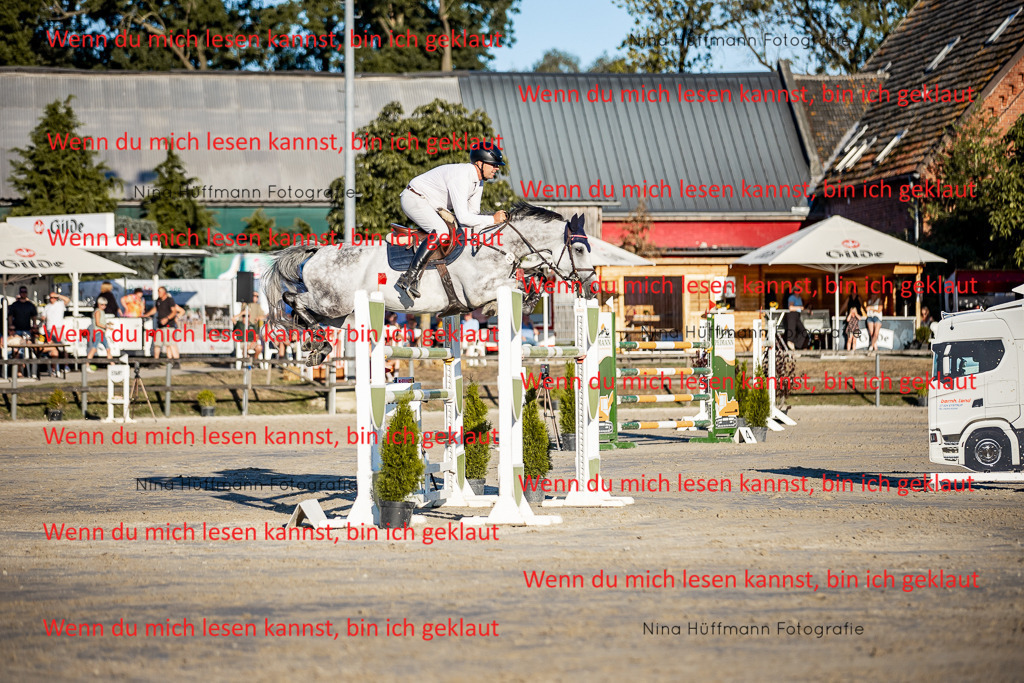 BK1A8495 | Turnierbilder Turnierfotos Nina Hüffmann Turnierfotografie Pferdefotografie Tierzeichnung Haustierzeichnung Pferdezeichnung Hundezeichnung Videograf  - Realisiert mit Pictrs.com