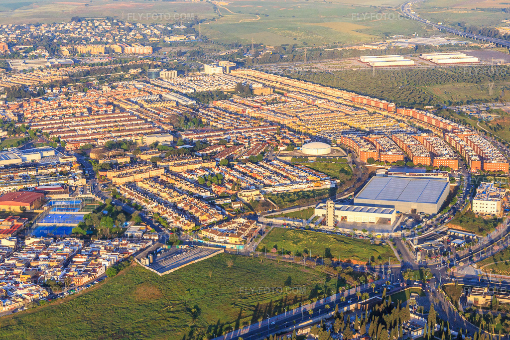 Aerial view: Statteil an der C. Leopoldo Alas 