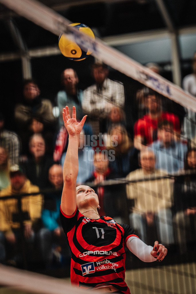 Volleyball | Frauen | Saison 2025/2026 | Volleyball Bundesliga | ETV Hamburger Volksbank Volleys vs. USC Münster | 22.01.2026 | Svea Frobel (#11, ETV Hamburger Volksbank Volleys) spielt den Ball