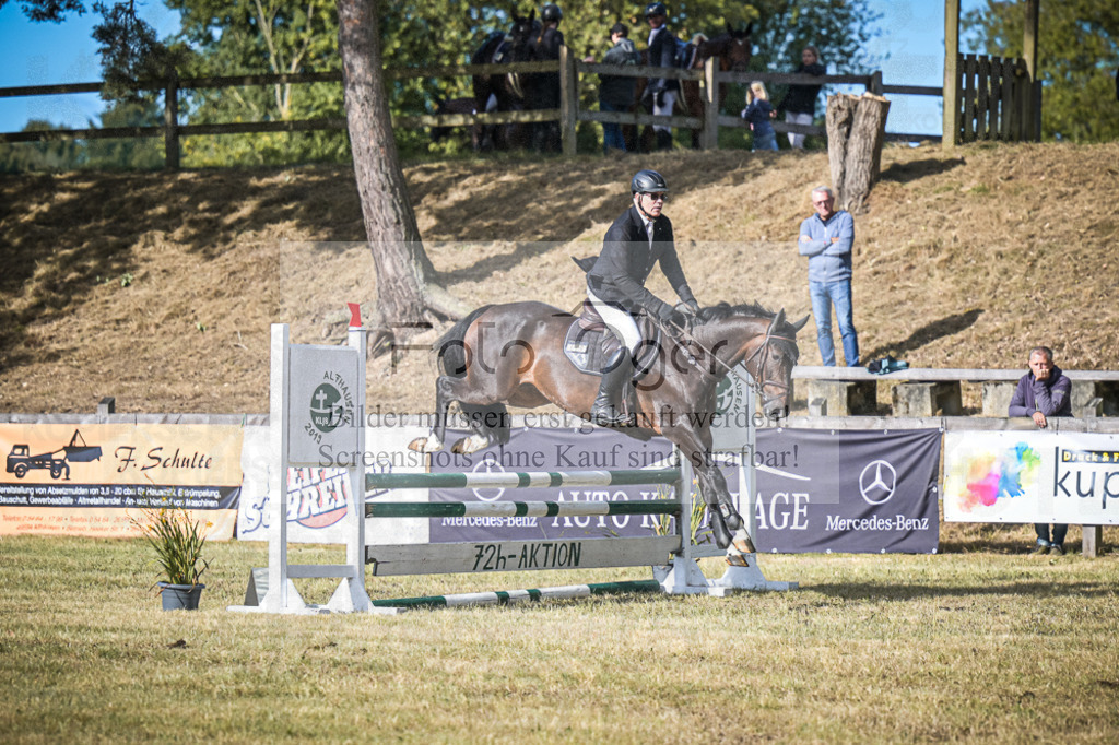 DOS_0427 | Entdecke hochwertige Reitturnierfotos von Foto Oger. Professionell, emotional und authentisch – jetzt Lieblingsmomente im Shop bestellen.Deutschlandweite Turnierfotografie. - Realisiert mit Pictrs.com