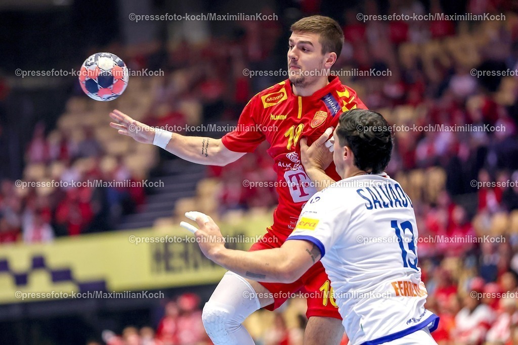 EHF18012601003 | 18.01.2026, Handball, Men's EHF EURO 2026, Portugal - Nordmazedonien, Jyske Bank Boxen in Herning, Dänemark, Preliminary Round:  Marko Mitev (North Macedonia #10) im Zweikampf gegen   Rocha Nogueira (Portugal #13) 