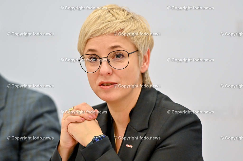 Pressekonferenz WKO OÖ_ Energiekosten bleiben Dauerbrenner_ 23.01.2023-5 | 23.01.2023, Presseclub Linz, AUT, Pressekonferenz WKO Ooe, Energiekosten bleiben Dauerbrenner im Bild Doris Hummer (Praesidentin der Wirtschaftskammer Ooe)