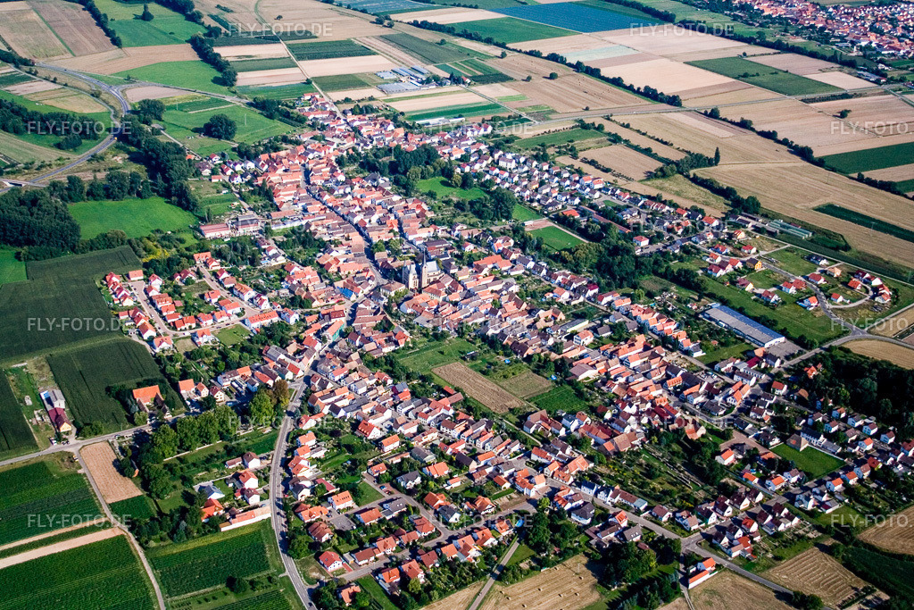Gäustr | Luftbild: Gäustr im Ortsteil Geinsheim in Neustadt im Bundesland Rheinland-Pfalz in Deutschland. Foto: IMG_12628.jpg vom 17.08.2008 durch Werner Riehm/FLY-FOTO.de - Realisiert mit Pictrs.com