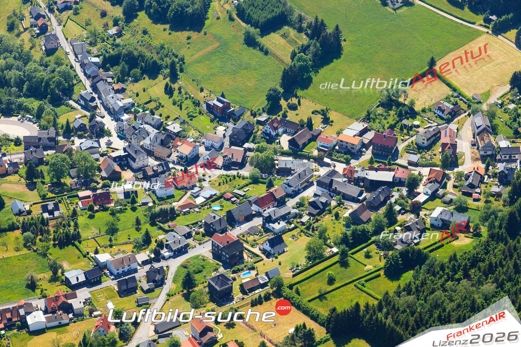 Die Luftaufnahme der Stadt Sonneberg wurde vom UL-Flugzeug heraus erstellt ( keine Drohne )- hohe Auflösung für beste Qualität