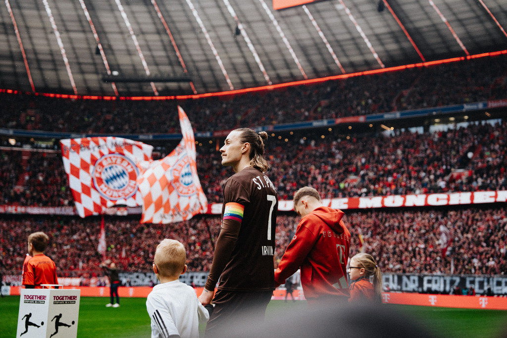 FCP07086 | Der offizielle Shop für FC St. Pauli Fotos. Wähle aus Spielszenen & Fanmomenten dein FCSP Wunschformat. Wir liefern Millerntor-Atmosphäre.