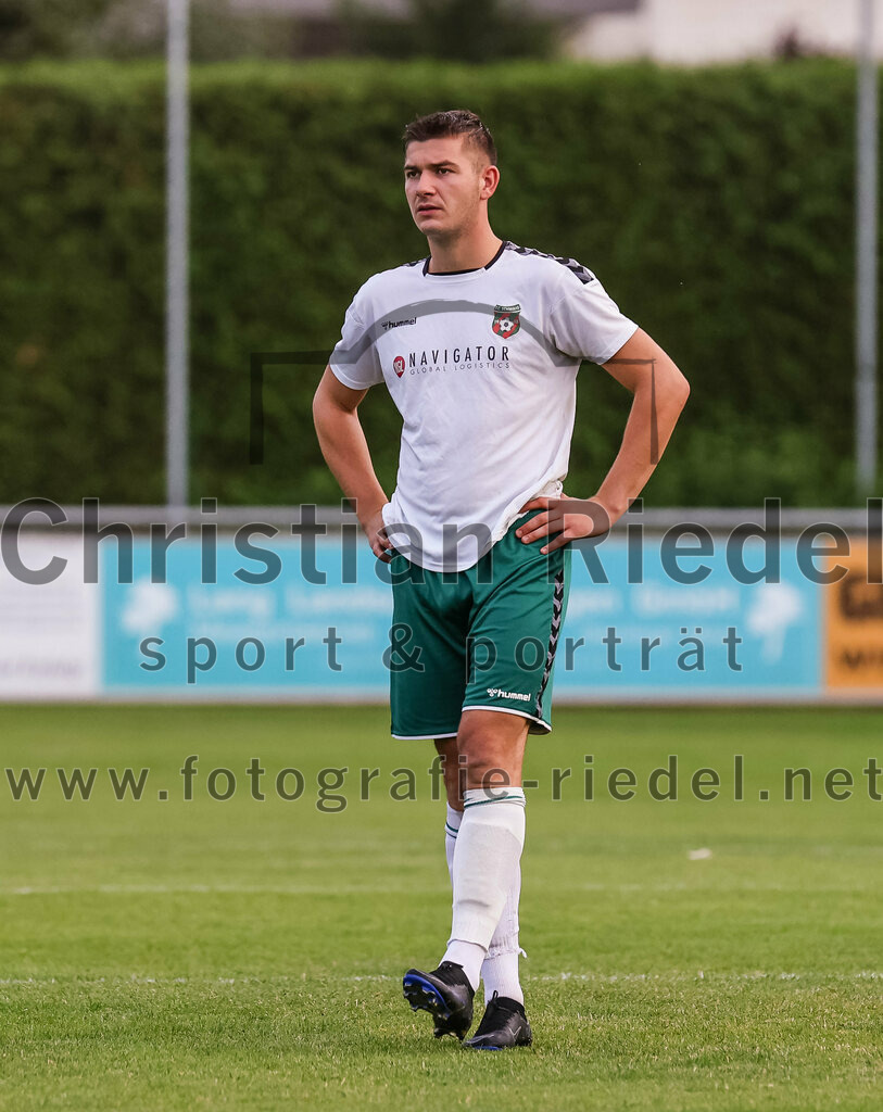 2023-07-28_015_FC_Schwaig_gegen_TSV_1860_Rosenheim | Oberding, Deutschland, 28.07.2023:
Fußball, Landesliga Südost 2023 / 2024, 3. Spieltag, FC Schwaig gegen TSV 1860 Rosenheim, Endergebnis: 1:1

Raffael Ascher (FC Schwaig, #9)

Foto: Christian Riedel / fotografie-riedel.net
