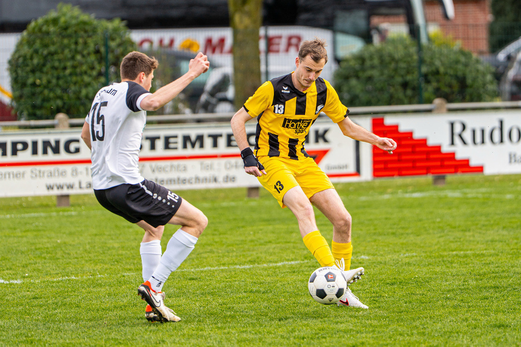 Fußball I Herren I Saison 2025-2026 I Kreisliga VEC I 22. Spieltag I SC SW Bakum - SV Falke Steinfeld I 23590 | jns.sportfotos - Realisiert mit Pictrs.com