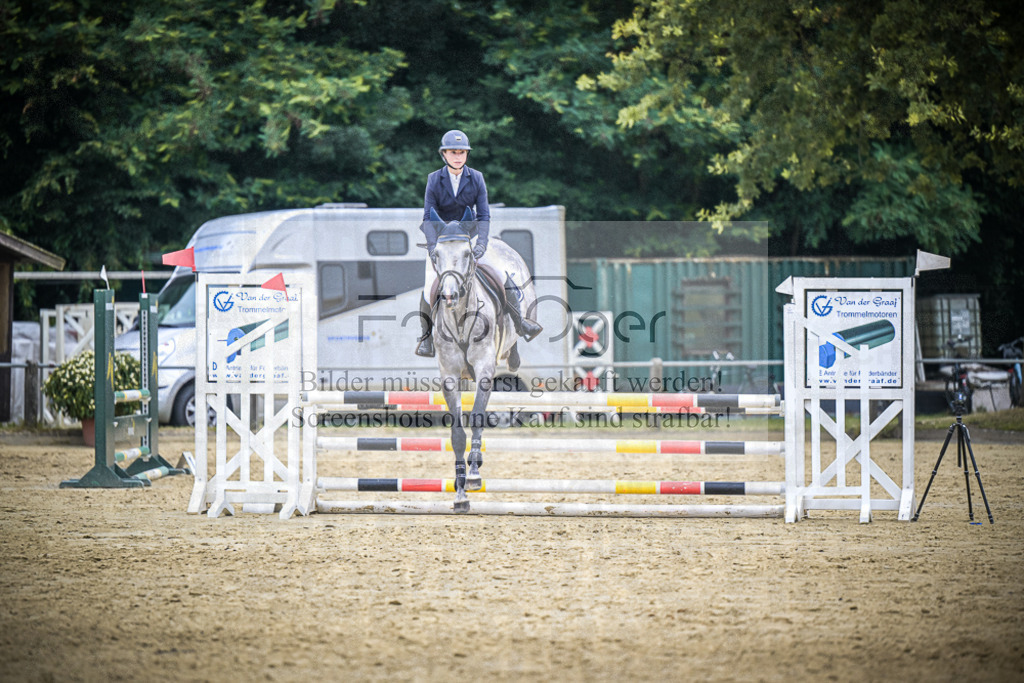 DOS_4016 | Entdecke hochwertige Reitturnierfotos von Foto Oger. Professionell, emotional und authentisch – jetzt Lieblingsmomente im Shop bestellen.Deutschlandweite Turnierfotografie. - Realisiert mit Pictrs.com