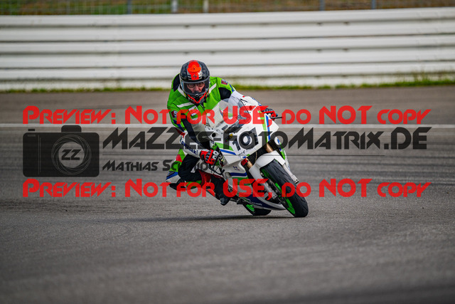 MaZZes_FotoMatrix_240701_6007705_2451 | GELB