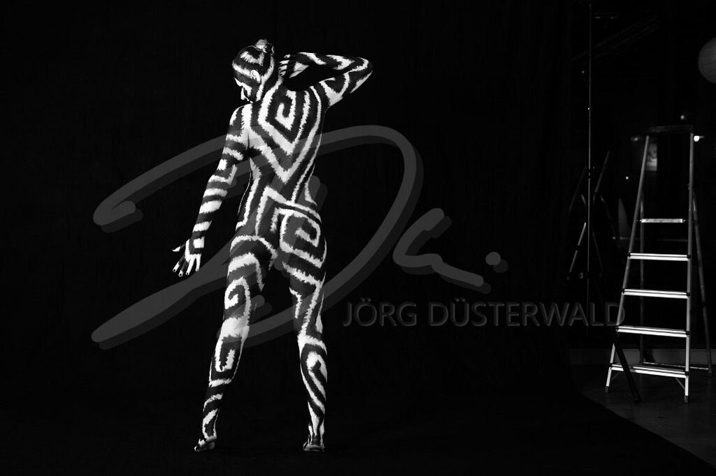 Bodypainting-GRAPHIC_9658b | #005 | Modell: Katey | Foto: Uwe Schmida - Realisiert mit Pictrs.com