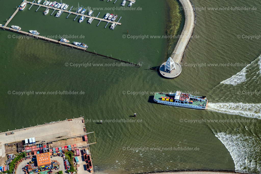 Juist_Hafen_Frisia_Vi_Fährschiff_ELS_9645050924 | JUIST 05.09.2024 Hafenanlagen der Nordseeinsel Juist mit der Fähre "Frisia VI" im Bundesland Niedersachsen. Weiterführende Informationen bei: Inselgemeinde und Kurverwaltung Juist. // Port facilities on the North Sea island of Juist with the ferry "Frisia VI" in the state of Lower Saxony. Further information at: Inselgemeinde und Kurverwaltung Juist. Foto: Martin Elsen