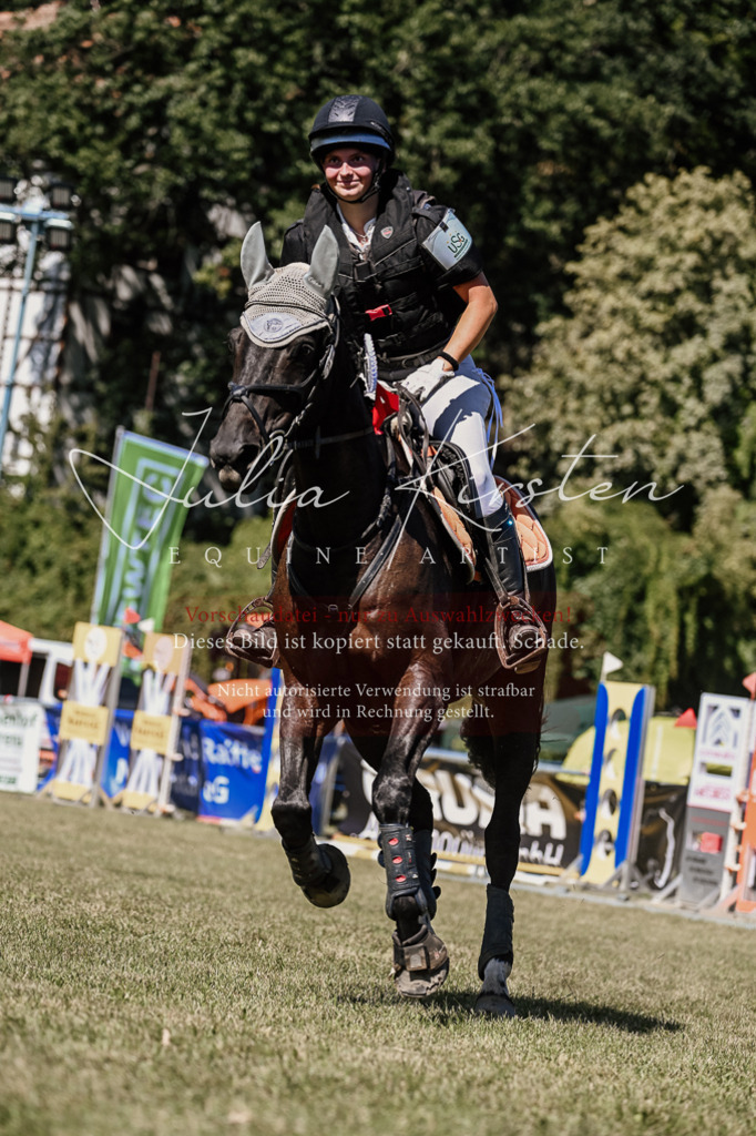 DSC_2593 | Pferde- und Turnierfotografie in Westsachsen. Pferdeportraits, Auftragszeichnungen und intuitive Kunst.