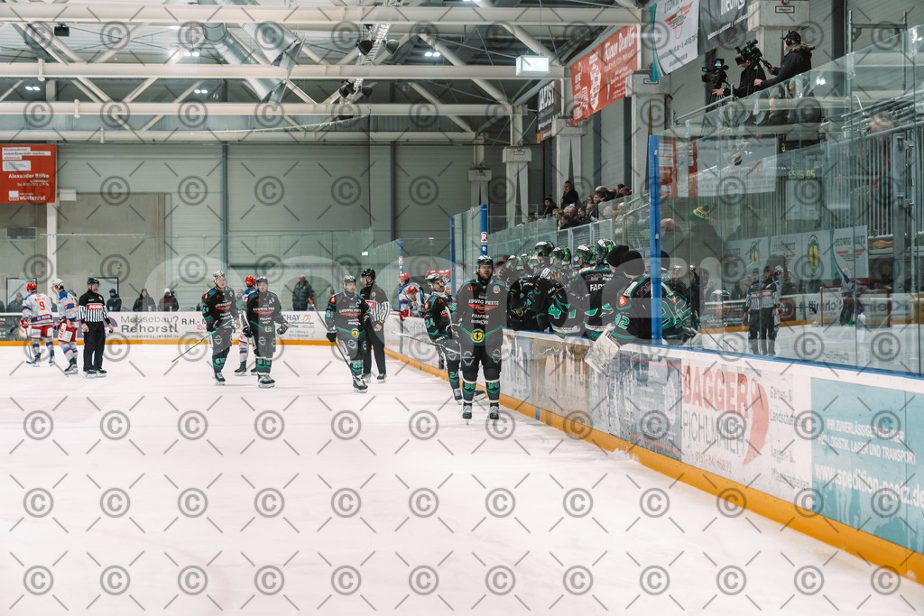Alligators_vs_Peiting_25_11_2025-44 | Höchstadt Alligators Fotogalerie: Eishockey-Action aus Franken. Professionelle Spielfotos, Portraits & Stadionbilder zum Download. Jetzt entdecken! - Realisiert mit Pictrs.com