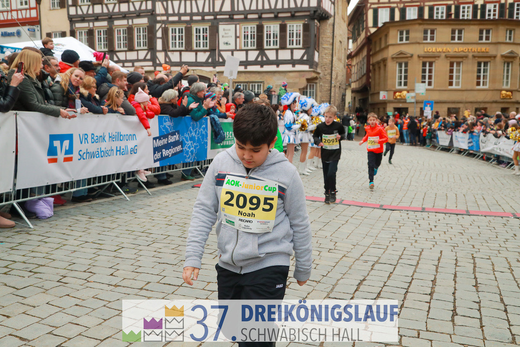 AOK JuniorCup 400m | 3Koenigslauf 2023 - Realisiert mit Pictrs.com