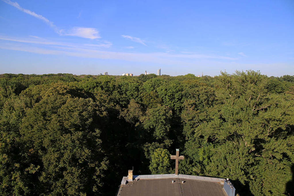 Bethanienkirche - Skyline von Leipzig | Entdecke über 20 Kategorien Leipzig-Motive: Foto-Downloads, hochwertige Poster, Leinwand- & Fine-Art-Prints. Jetzt Lieblingsfoto im Bildlexikon Leipzig Shop bestellen!