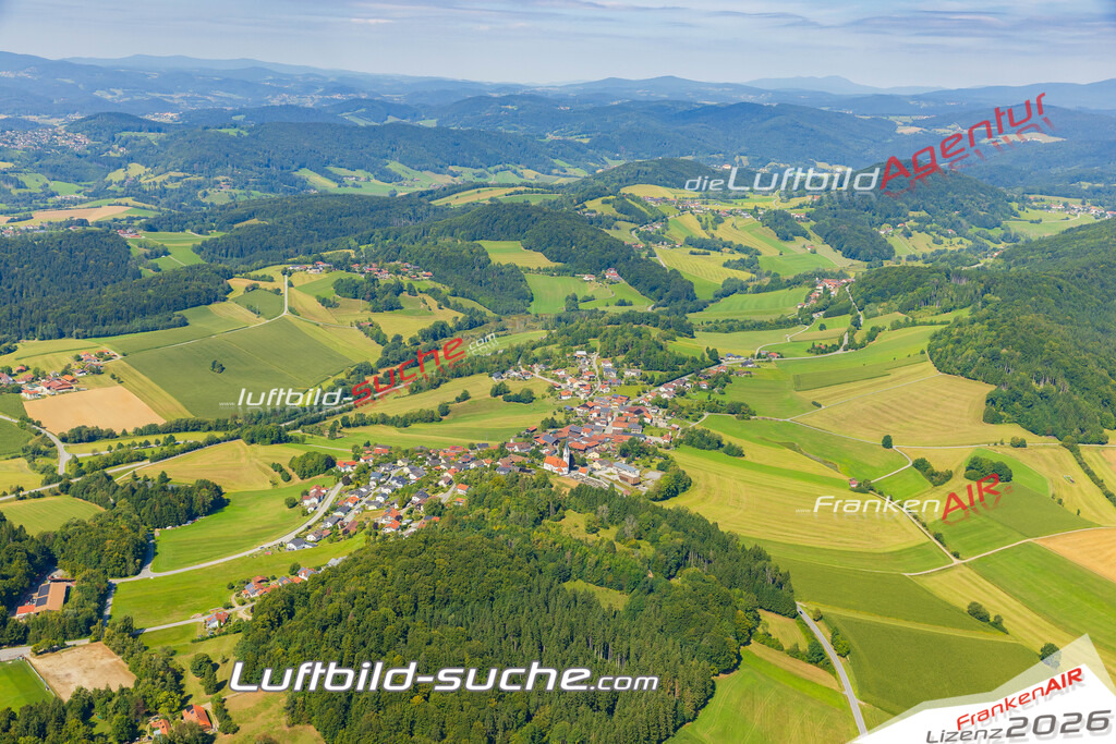 Luftbild Vs Google Maps  Kumreut  Röhrnbach -Das Luftbild wurde 2025 vom UL-Flugzeug heraus erstellt ( keine Drohne ) - Hochauflösende Luftaufnahme -Nicht vergleichbar mit Google Maps oder Satelittenbilder- Die Geschenkidee !Mit Lizenz und Bildrechte bestellbar