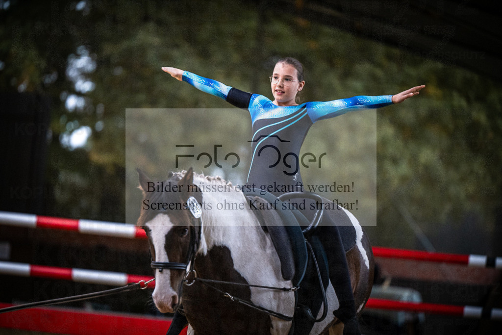 DOS_0105 | Entdecke hochwertige Reitturnierfotos von Foto Oger. Professionell, emotional und authentisch – jetzt Lieblingsmomente im Shop bestellen.Deutschlandweite Turnierfotografie. - Realisiert mit Pictrs.com