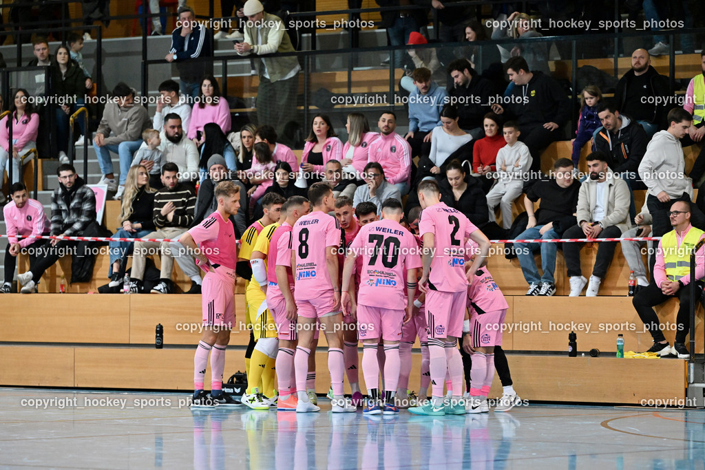 Carinthia Flamengo Futsal Club vs. Futsal Klagenfurt | Spielerbank Carinthia Flamengo, Besucher Ballspielhalle Viktring, Carinthia Flamengo Futsal Club vs. Futsal Klagenfurt, Carinthia Flamengo Futsal Club vs. Futsal Klagenfurt am 01.12.2024 in Klagenfurt (Ballspielhalle Viktring), Austria, (Photo by Bernd Stefan)