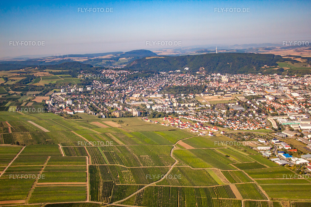 Ortsansicht der Straßen und Häuser der Wohngebiete | Luftbild: Ortsansicht der Straßen und Häuser der Wohngebiete im Ortsteil Planig in Bad Kreuznach im Bundesland Rheinland-Pfalz in Deutschland. Foto: IMG_44486.jpg vom 20.08.2011 durch Werner Riehm/FLY-FOTO.de - Realisiert mit Pictrs.com
