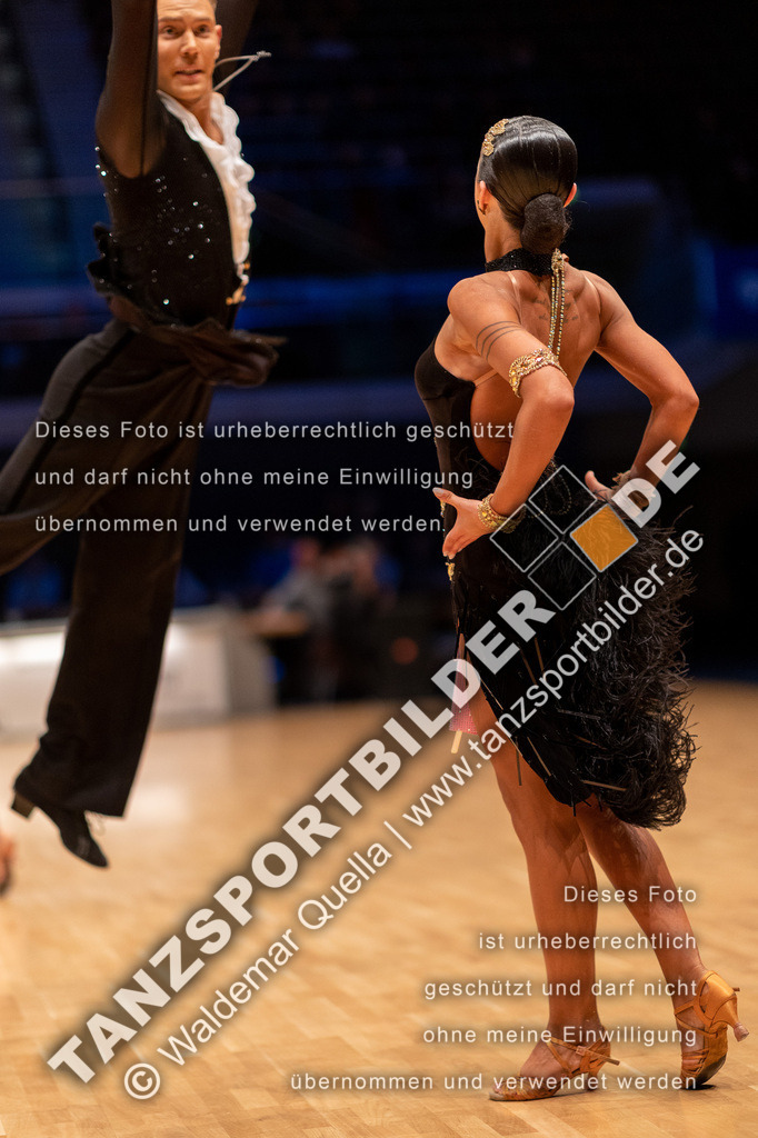 20221112-04138 | Hier finden Sie Tanz Bilder vom Latein und Standard Formationen tanzen. Sportbilder vom Tanzsport. Schöne Fotos und von Weltmeisterschaft, Europameisterschaft, Bundesliga, Regionalliga, Oberliga und Landesliga sowie von GOC Stuttgart, DanceComp, WM Bremen