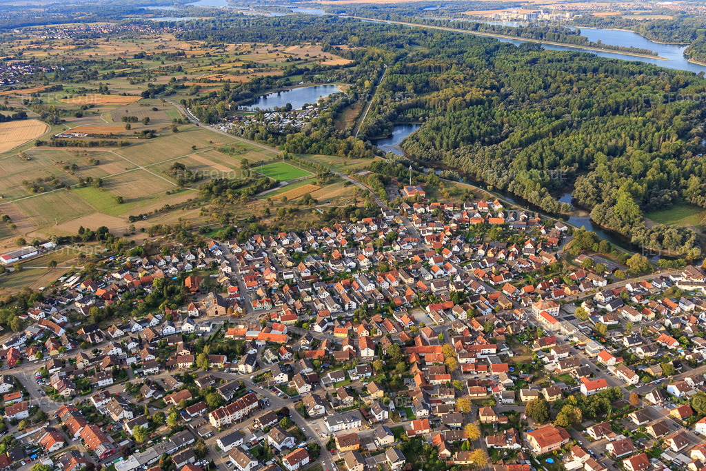 Luftbild: Ortsansicht aus Norden im Ortsteil Plittersdorf in Rastatt im Bundesland Baden-Württemberg in Deutschland. Foto: IMG_008753.jpg vom 20.09.2020 durch Werner Riehm/FLY-FOTO.de