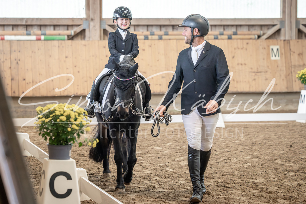 20251011-_3LI8920 | Tierfotografie Pferde, Hunde, Katzen, Haustiere.
Turnierfotografie Reitturniere, Reiten, Springreiten, Dressur in Hanau, dem Main-Kinzig-Kreis und dem Rhein-Main- Gebiet um Frankfurt
