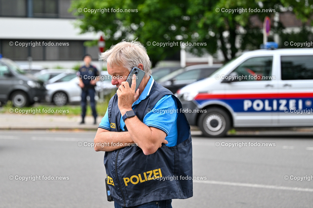 Polizeieinsatz Linz Nietzschestrasse nach Bombendrohung im Polizeigebaeude_ 22.05.2024-17 | 22.05.2024, AUT, Polizeieinsatz Linz Nietzschestrasse nach Bombendrohung im Polizeigebaeude, im Bild Heinz Oberauer (Chefinspektor)