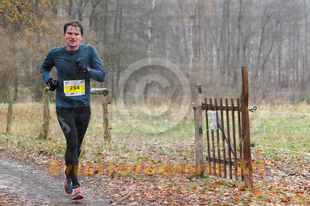 221211_1258_EV4_5077 | Sportfotografie im Rhein-Sieg Kreis, Köln, Bonn, NRW, Rheinland Pfalz, Hessen, etc. Unser Tätigkeitsfeld umfasst den Laufsport vom Volkslauf über den Marathon, Duathlon, Triathon bis zum Ultralauf wie Kölnpfad Ultra oder Schindertrail.