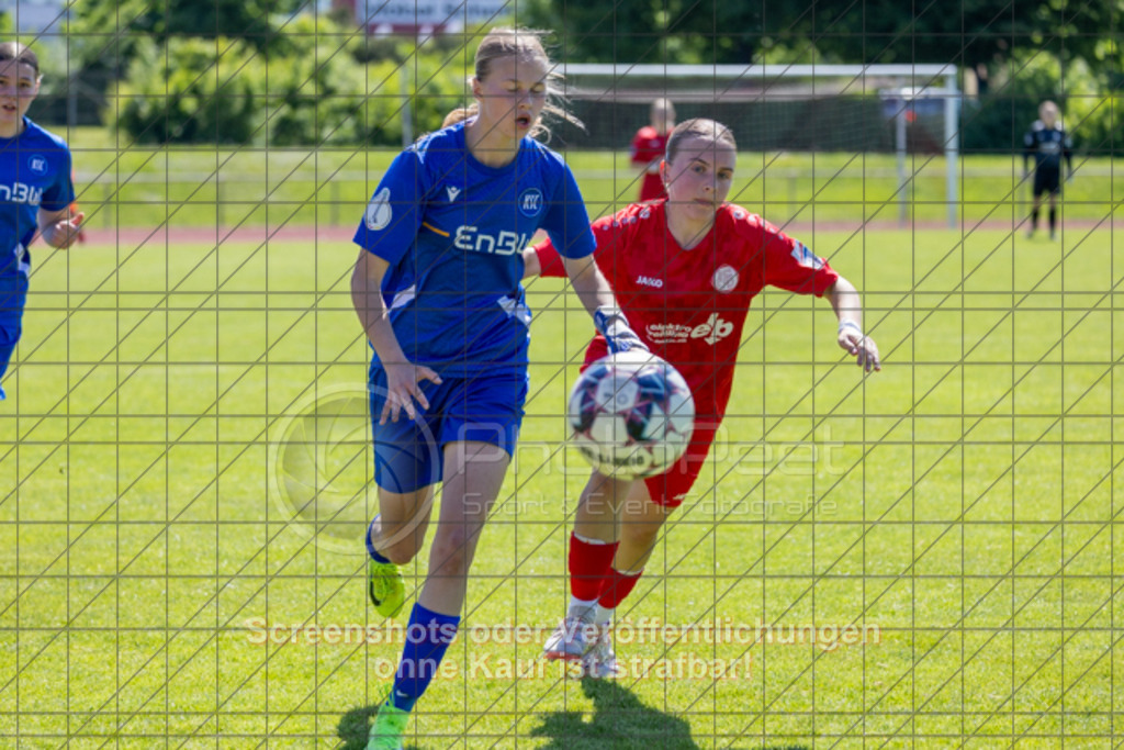 20250510_151231_0672 | #,1.FC Donzdorf (rot) vs. Karlsruher SC (blau), Fussball, EnBW-Oberliga B -Juniorinnen, 23. Spieltag, Saison 2024/2025, Rasenplatz, Lautertal Stadion, Süßener Straße 16, 73072 Donzdorf, 10.05.2025 - 14:00 Uhr,Foto: PhotoPeet-Sportfotografie/Peter Harich