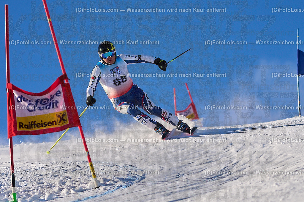ALP4247_MASTERS-Cup_GS-A Herrn_Trstensky Milan | (C)FotoLois.com, Alois Spandl. FIS Masters-Cup Wildschönau, Giant Slalom auf der Piste Schatzberg GS, Siegerehrung auf dem Dorfplatz Niederau, Sa 13. Januar 2024.