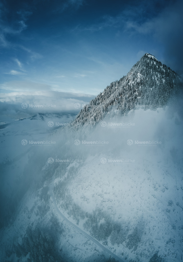 Burgberger Hörnle bei Oberstdorf umgeben von Nebel | löwenblicke | shop