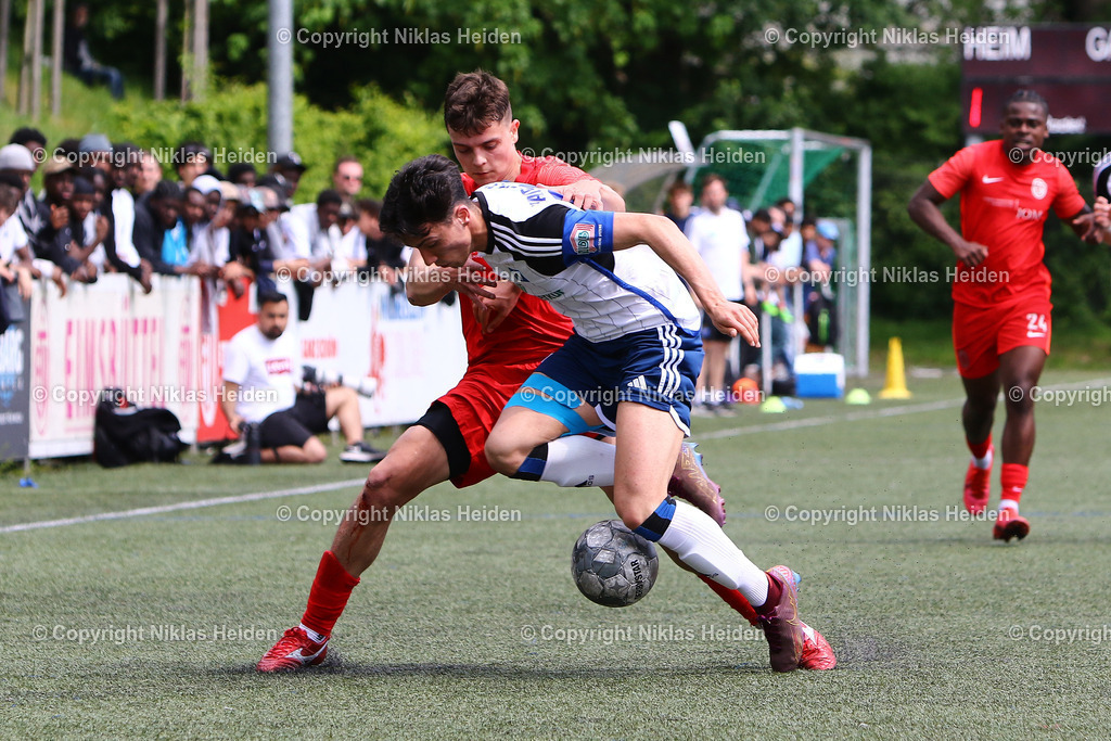 NH_EimsbuettelerTVU19_HamburgerSVU19_U19LottoPokal_09052024 | #13 Valentyn Mitko (Eimsbütteler TV U19), #13 Alex Da Graca Marques (Hamburger SV U19)

Fußball I Junioren I A-Junioren Lotto-Pokal I Saison 2023-2024 I Halbfinale I Eimsbütteler TV U19 - Hamburger SV U19 I 09.05.2024 I Sportzentrum Hoheluft