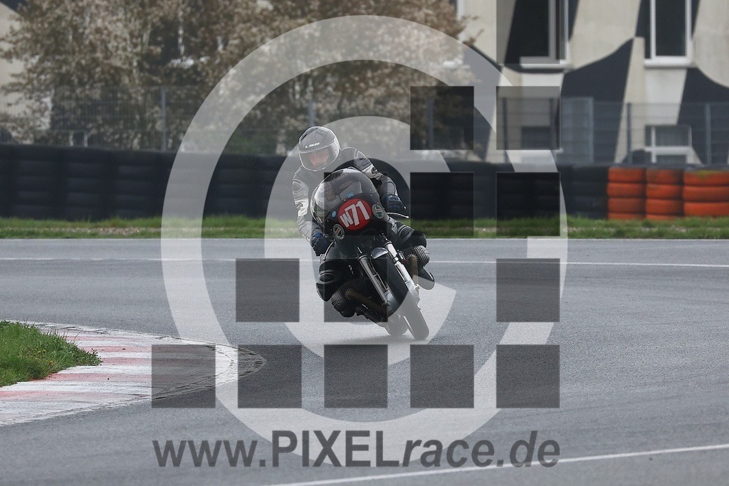 0w71-20260419_05105 | Schöne Erinnerungen an spannende Momente - das festzuhalten ist unser Job. PIXELrace.de ist seit 2003 auf den Rennstrecken Europas unterwegs um die Action draußen beim Fahren und die wunderbare Stimmung imm Fahrerlager für euch einzufangen.