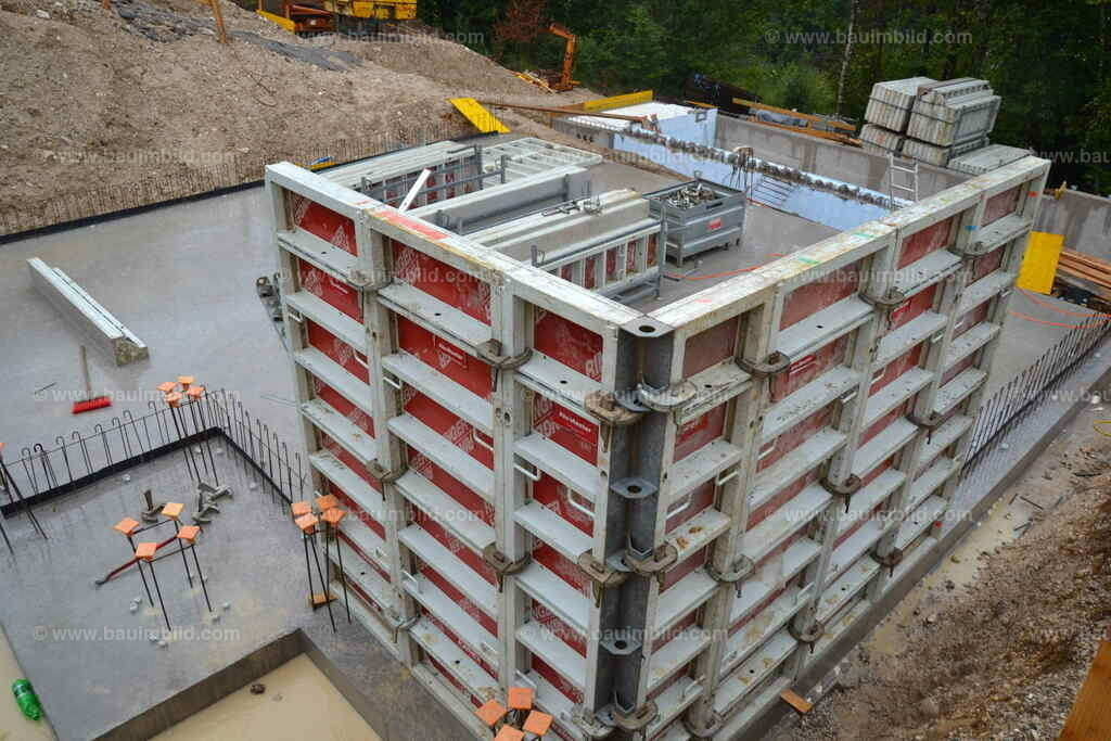 Einseitige Schalung Betonwände | Aluschalung einseitig für Kellerwände auf Bodenplatte mit Dichtband