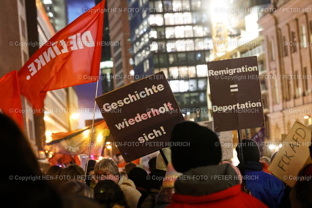 Kundgebung gegen Rechts | 26.01.2024 Demonstration von Friday for Future auf dem Roßmarkt in Frankfurt unter dem Motto "Auf die Straße gegen den Rechtsruck - Jugend gegen Faschismus" gegen Rassismus Rechtsruck Rechtsextremismus Nationalsozialismus Abschiebung (Foto: Peter Henrich) - Realisiert mit Pictrs.com