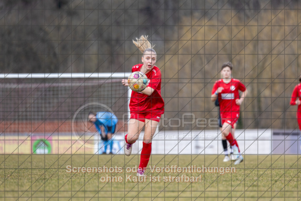 20250223_133557_0255 | #,1.FC Donzdorf (rot) vs. TSV Tettnang (schwarz), Fussball, Frauen-WFV-Pokal Achtelfinale, Saison 2024/2025, Rasenplatz Lautertal Stadion, Süßener Straße 16, 73072 Donzdorf, 23.02.2025 - 13:00 Uhr,Foto: PhotoPeet-Sportfotografie/Peter Harich