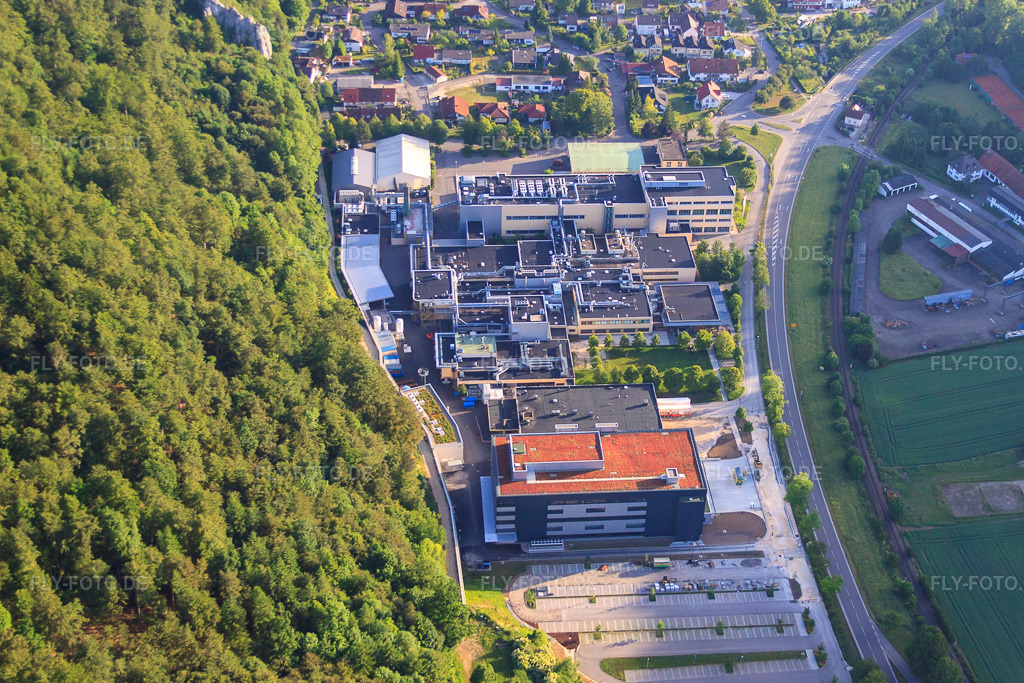 Luftbild: TEVA GmbH (ehem. Merckle Gmbh) im Ortsteil Weiler in Blaubeuren im Bundesland Baden-Württemberg in Deutschland. Foto: IMG_67131.jpg vom 08.06.2014 durch Werner Riehm/FLY-FOTO.deTeva Arzneimittel - Teva GmbH