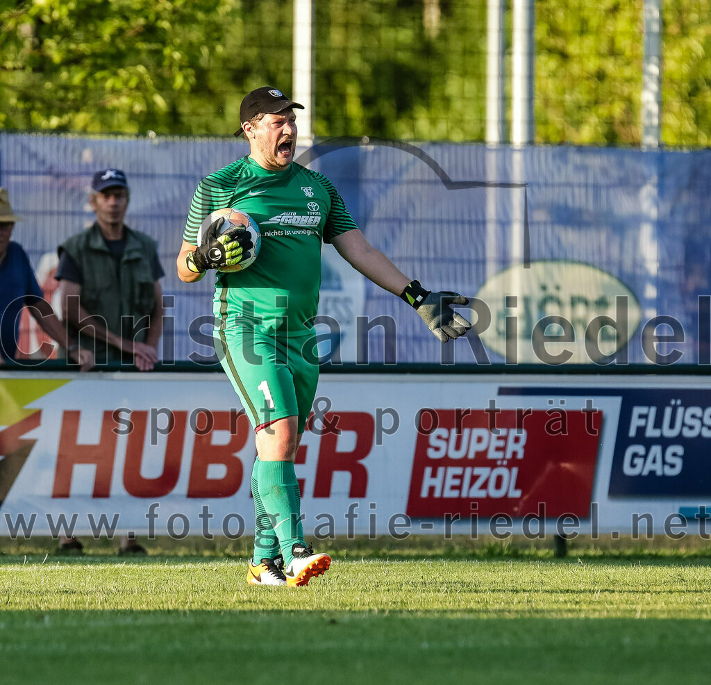 2023-07-14_067_FC_Langengeisling_gegen_FC_Velden-Eberspoint | Erding, Deutschland, 14.07.2023:
Fußball, Bezirksliga Oberbayern Ost 2023 / 2024, Testspiel, FC Langengeisling gegen FC Velden-Eberspoint, Endergebnis: 5:0

Torwart Michael Koch (FC Velden-Eberspoint, #1)

Foto: Christian Riedel / fotografie-riedel.net