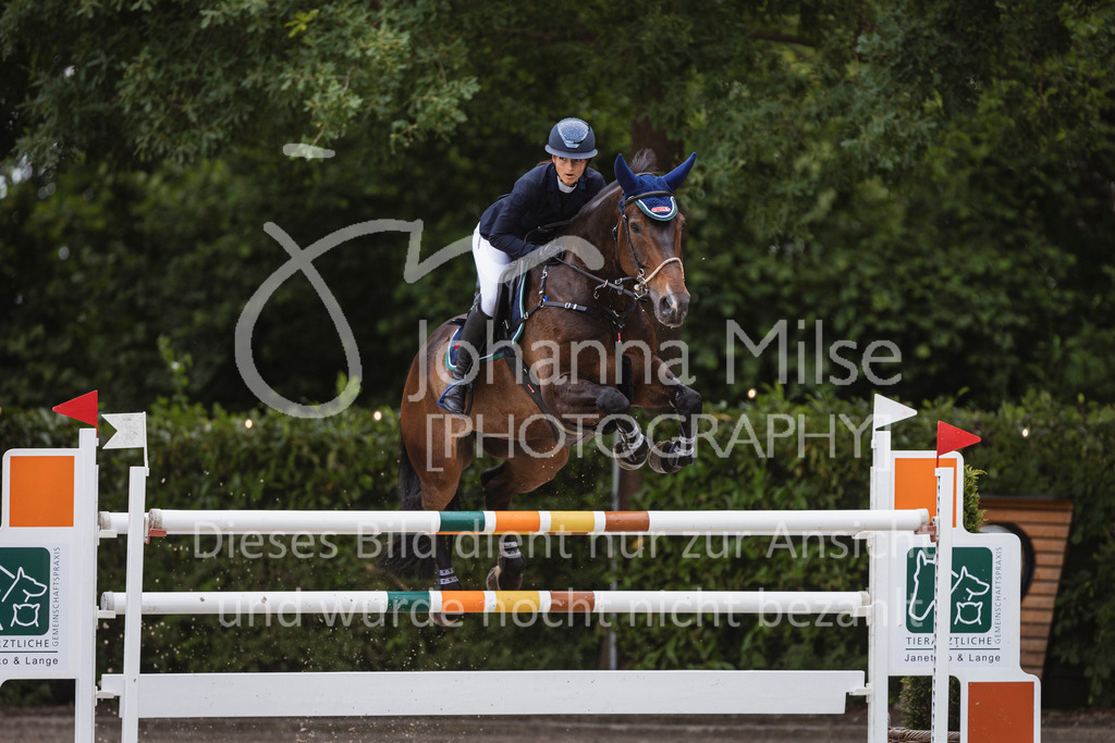 240614_Lemwerder_S1-Springen-526 | Deine schönsten Turniermomente als professionelle Fotos! Entdecke hochwertige Pferdesport-Fotografie im Online-Shop. Jetzt Fotos finden & bestellen!